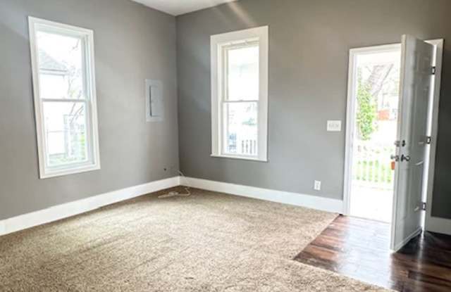 1 BEDROOM 1 BATH - Fenced in back yard - COZY HOME! Gallery 4