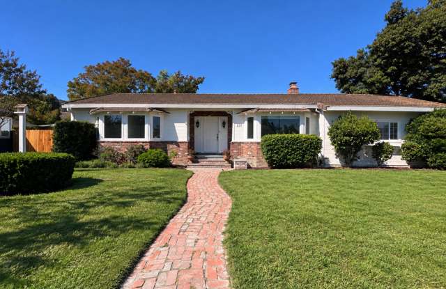 Spacious 3-Bedroom Napa Home with Bonus Room & Large Fenced Yard Gallery 3