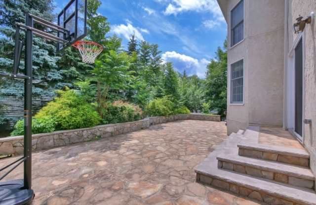 60 Sentinel Dr Gallery 2