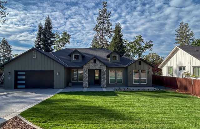 NEWLY BUILT HOME 4 Bed 2.5 Bathroom House in Paradise! Electricity and Solar Included! photos photos