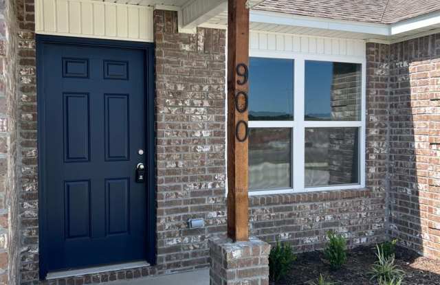 LEASING SPECIAL 1/2 OFF FIRST MONTHS RENT!! BACKYARD FENCING INCLUDED!! Beautiful Brand New Homes-Carley Crossings Gallery 3