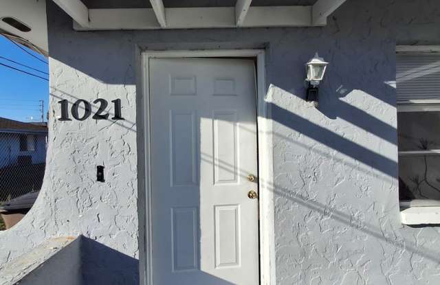 Beautiful 3-Bedroom Home in the Heart of Cape Coral! ***SPECIAL 1 MONTH FREE*** photos photos