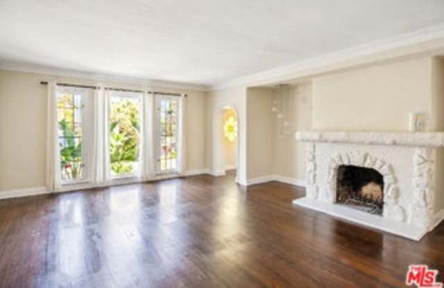 1242 Stearns Drive Gallery 2