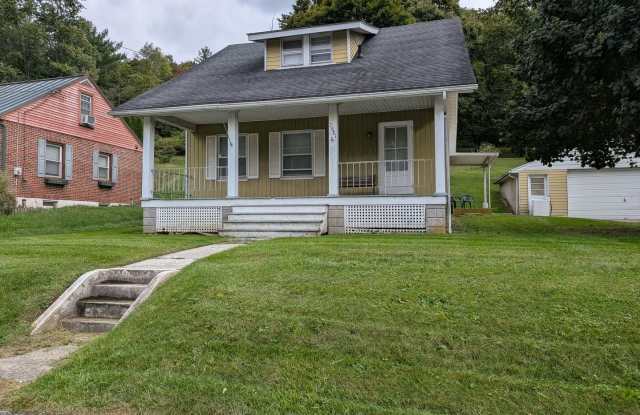 2 Bedroom Home with Off Street Parking Gallery 1