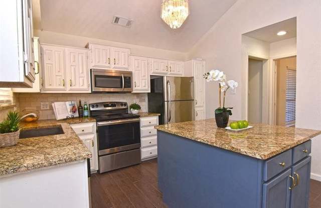 3638 W Country Club Drive Gallery 4