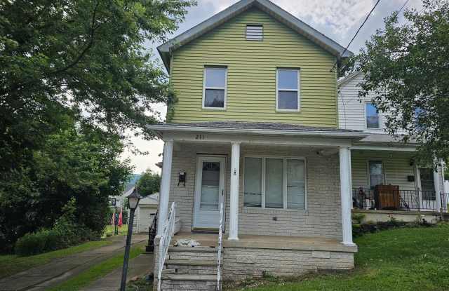 211 N Everett Avenue photos photos