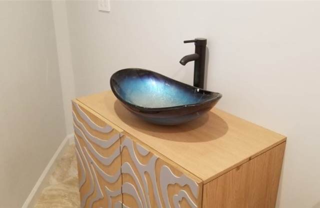 24336 Crestlawn Street Gallery 4