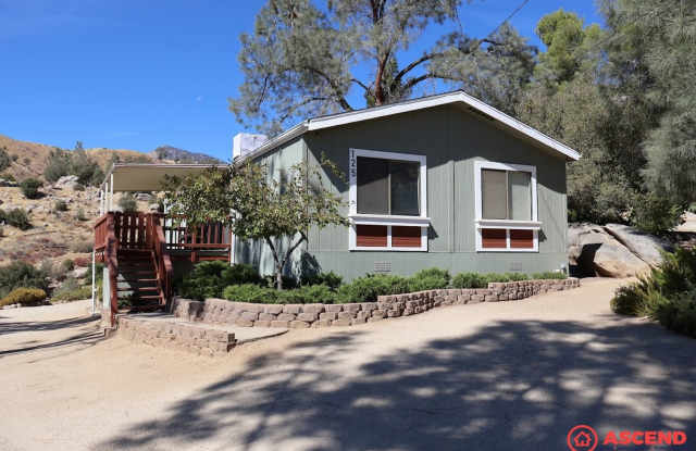 Charming 3-Bedroom, 2-Bath Home in Wofford Heights Gallery 1