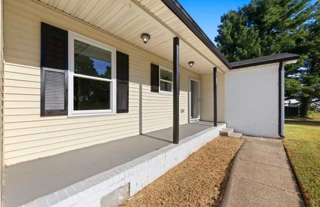 Charming 3-Bedroom Home with Updated Kitchen & Spacious Yard! Gallery 4