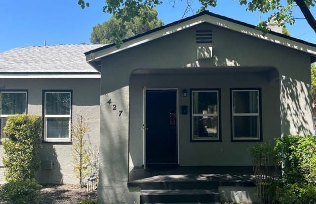 427 E Fountain Way - 427 East Fountain Way, Fresno, CA 93704