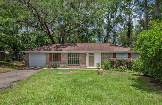 GORGEOUS NW 3/2 on w/ Fenced Yard, Garage, Stainless Steel Appliances, & MORE! Avail Now for $1800 per month! Gallery 3