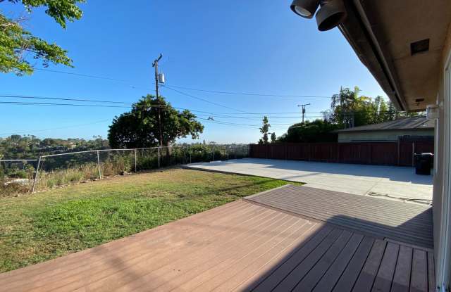 6BD/3BA, Huge Yard! Lots of Parking! Gallery 4