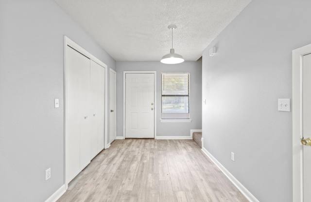 205 Marquette Avenue Gallery 4