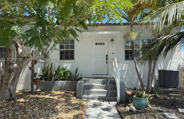8401 Crespi Blvd Gallery 1