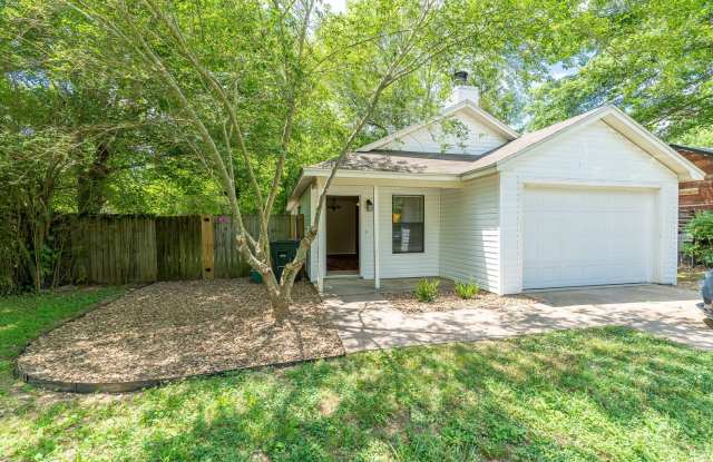 Refreshed 3 BR/2 BA home near I-49/UofA! Large fenced yard! photos photos