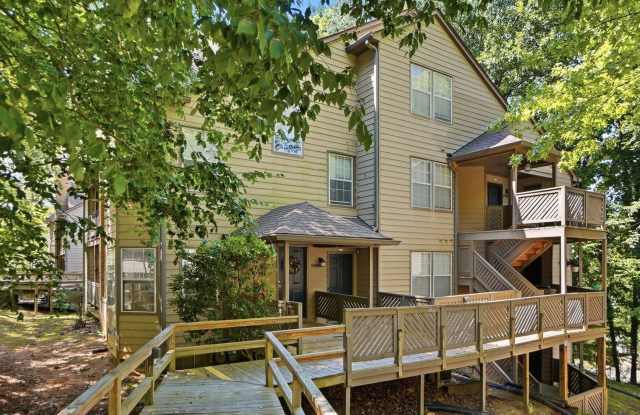 2-Bedroom Condo on the Sugar Creek Greenway! Gallery 1
