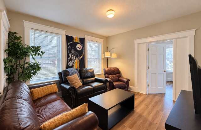 6 Bed/ 2 Bath on Warner Mins. from UC Only $650/pp ($3,900/mo) Gallery 4