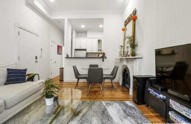 474 Massachusetts Ave. Gallery 3
