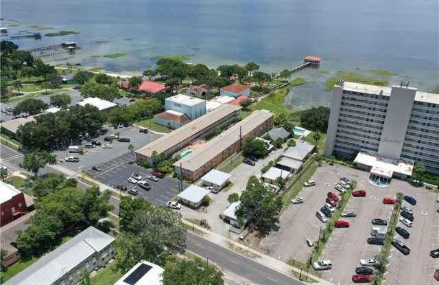 2121 Lakeview Drive Gallery 1