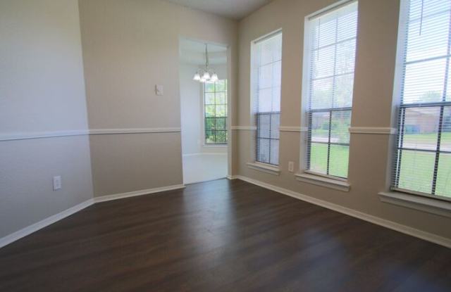 6433 Ridglea Drive Gallery 4