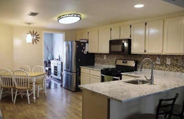 81 BUNKER HILL COURT Gallery 3