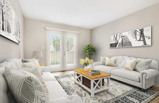 2 Bedroom, 1 Bathroom Apartment with Patio or Balcony at Pennington Court - 980 Sq Ft Gallery 3