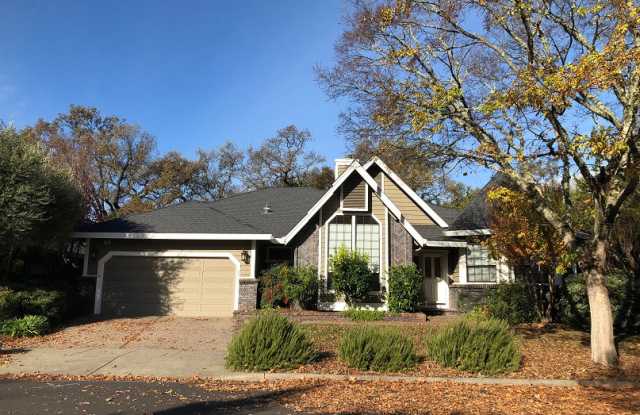 Beautifully Updated Three Bedroom Calistoga Home Gallery 1