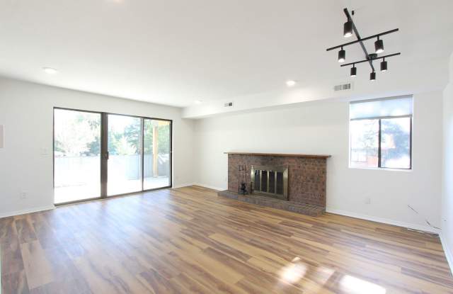 CLOSE TO NIST CAMPUS! 2 bed 2 bath available NOW! - 600 Manhattan Drive, Boulder, CO 80303