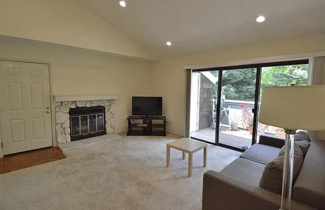 211 Compton Cir Apt D Gallery 1