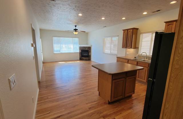 Low-Maintenance Living - 2 Bedroom, 2 Bath & 1 Car Garage Gallery 4