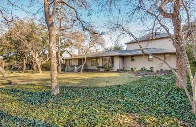 7538 Baxtershire Drive Gallery 2