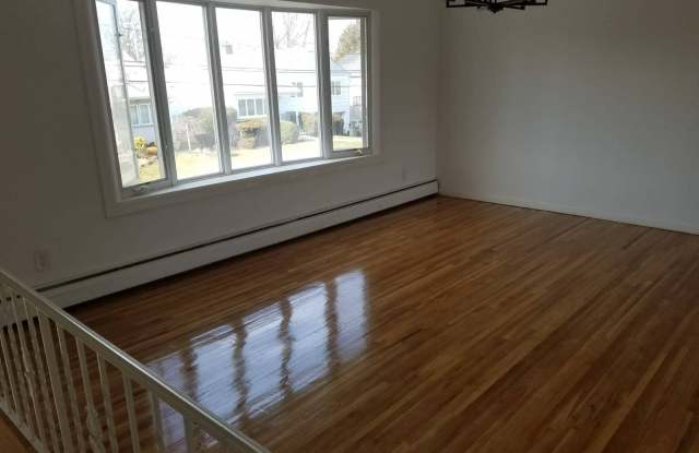 807 Glen Drive Gallery 4