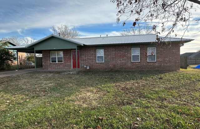 4 bed 1.5 bath house - 142 Alyene Drive, Stilwell, OK 74960