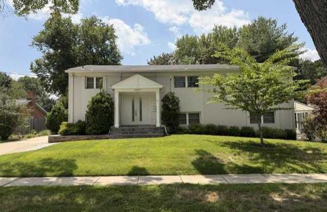 1604 MARTHA TER Gallery 3