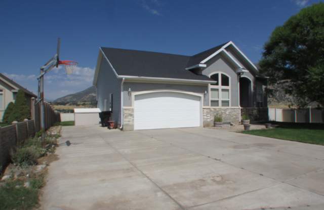 2076 E View Dr Gallery 3