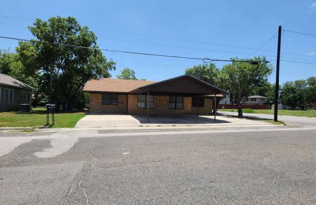 Brick duplex with Carport in West Lampasas Gallery 1