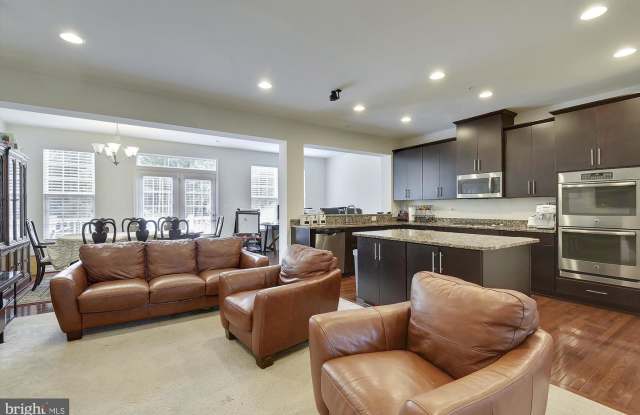 2542 BALDWIN CRES NE Gallery 3