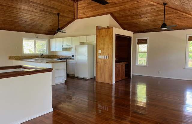 3 Bedroom / 3 Bath Home with Ocean Views and World Class Surfing on Ali'i Dr Gallery 4