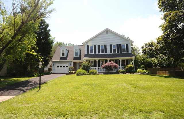 Classic 4 Bed 3.5 Single Family Home Sitting On Spacious Lot In Vibrant Moore Mews - 900 Frederick Street Southwest, Vienna, VA 22180