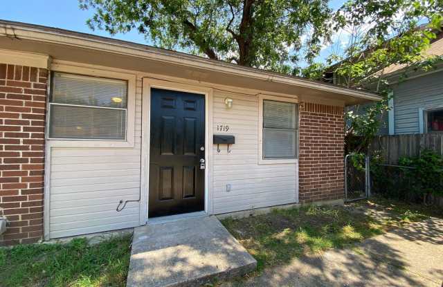 2 Bedroom 1 Bath Duplex in Historical Fairmount District - 1719 Alston Ave, Fort Worth, TX 76110