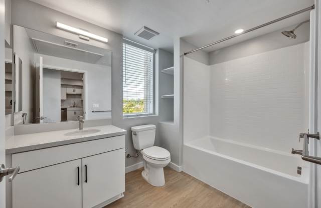 Downtown Ontario Luxury Apartments Gallery 4