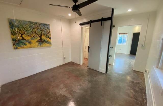 958 SW Smith Gallery 2