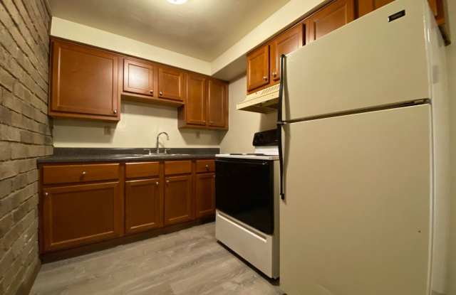 Spacious One Bedroom! Call Today to Schedule an Appointment! - 409 Kellywood Manor, Plum, PA 15068