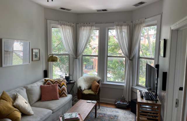 Capitol Hill Prime Gallery 1