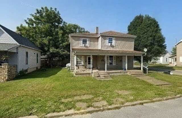 Downstairs Apartment with Porch and Yard Space photos photos
