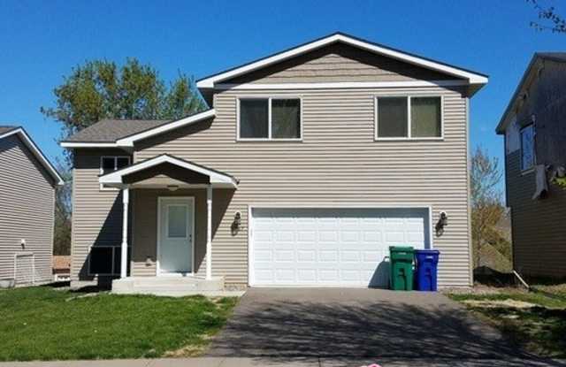 1567 Christie Plaza - 1567 Christie Place, St. Paul, MN 55106