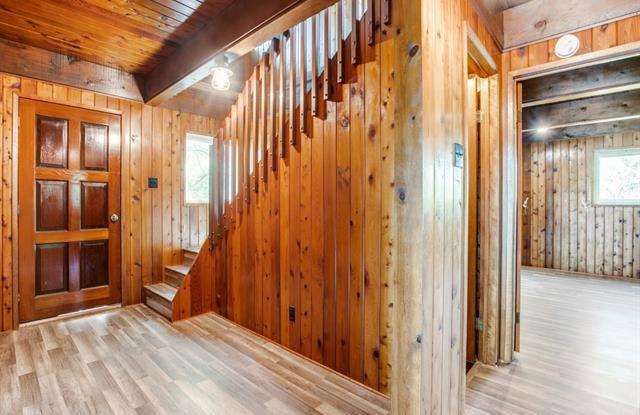 1800 Oak Country Gallery 2