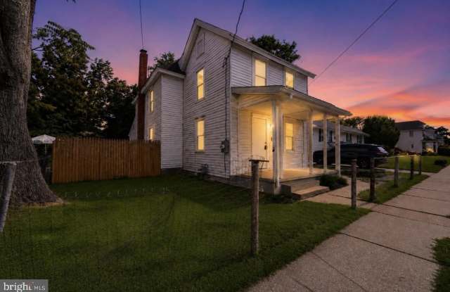 210 W BUCK Street Gallery 2