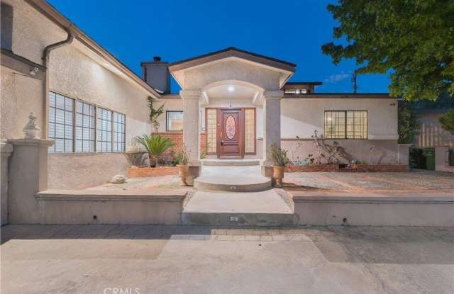 9348 Tujunga Canyon Gallery 1