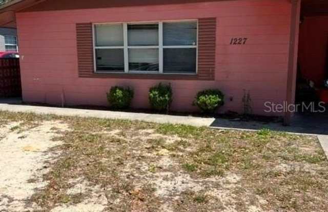 1227 SE 19TH Terrace Gallery 1